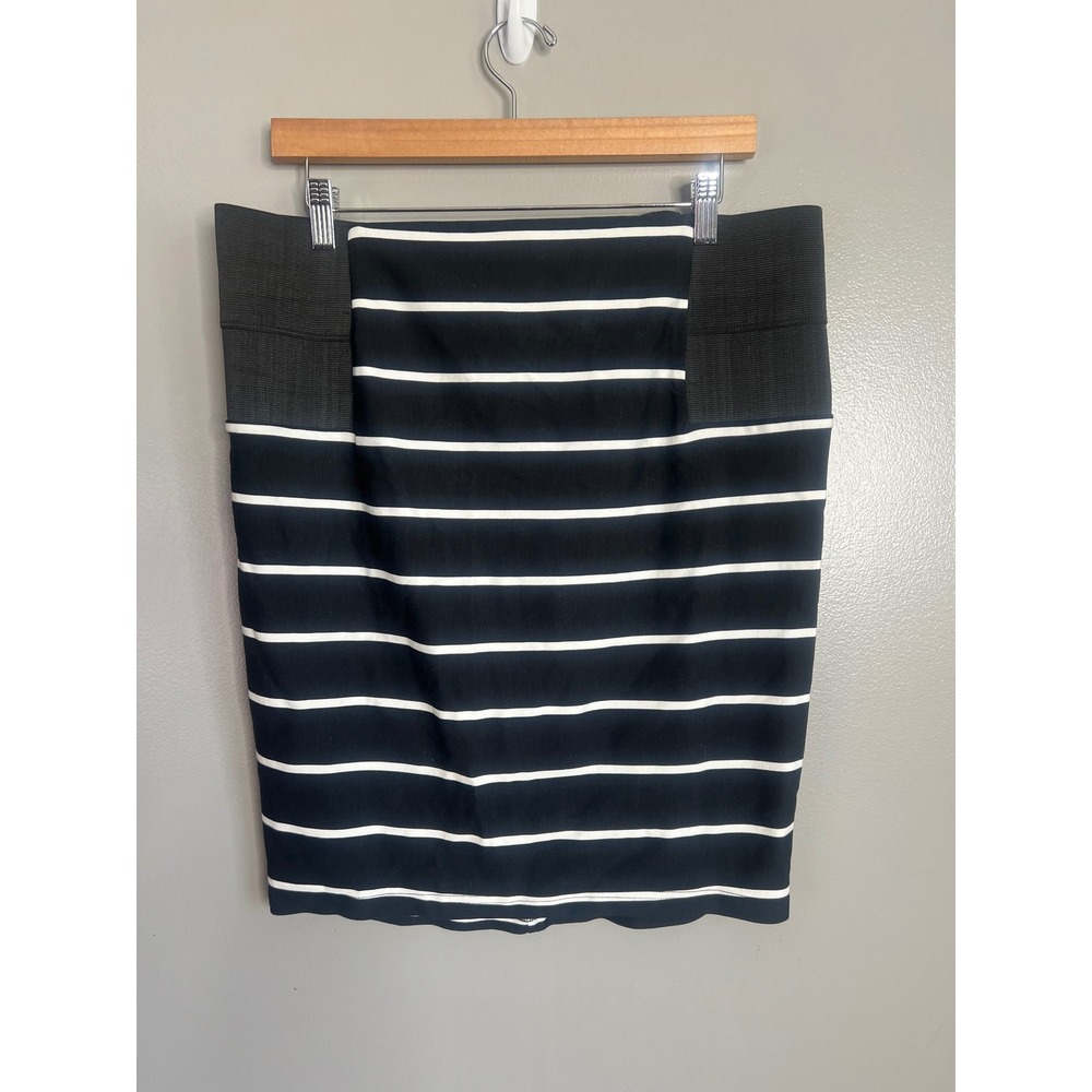 Torrid black white striped pull on mini skirt size 1X business casual office